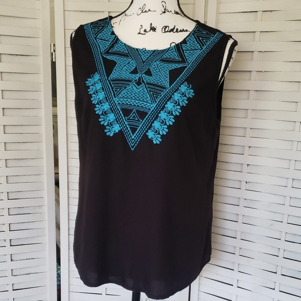 Red Ranch Black and Blue Embroidered Sleeveless  Women's Top Size M